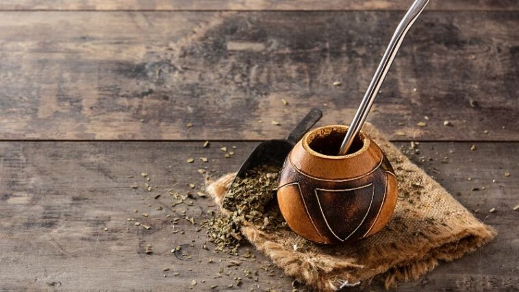 Traditionelle Zubereitungsmethoden von Mate Tee in Südamerika